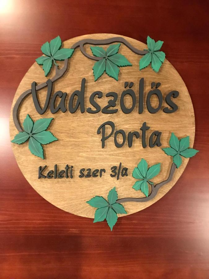 Vadszolos Porta Ispánk Buitenkant foto